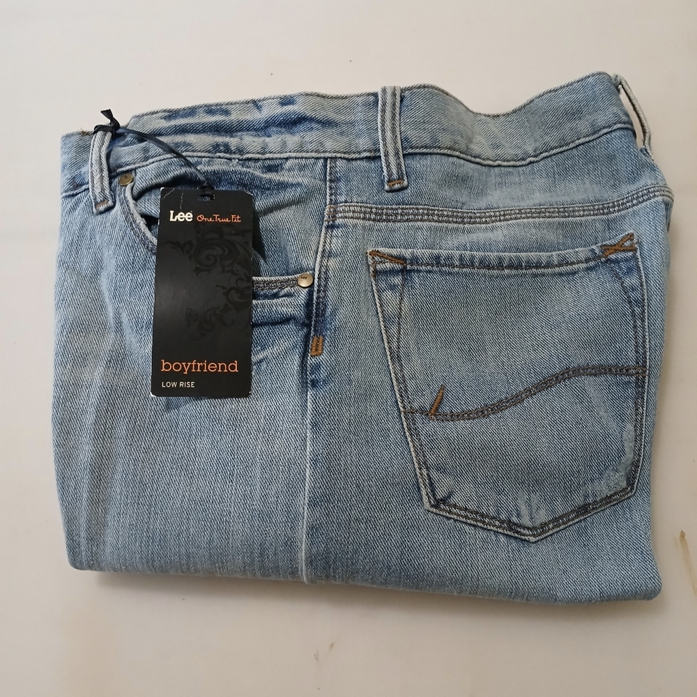 NWT Lee Boyfriend Low Rise Jean's Size 10, Super Soft, Straight Leg, Stretch